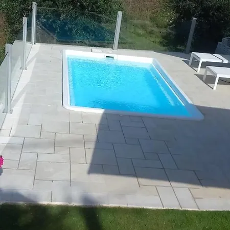 斯泰罗拉公寓 *