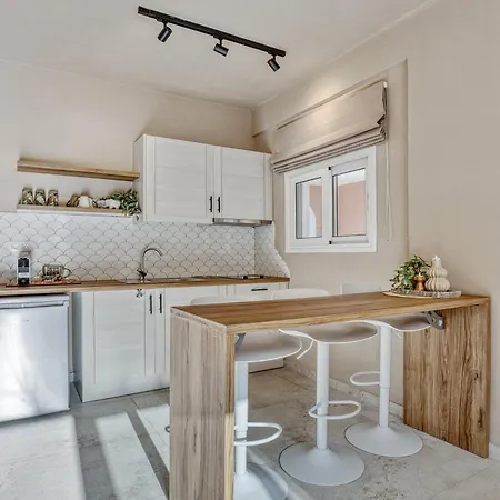 斯泰罗拉公寓 * 帕莱欧卡斯提撒