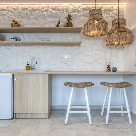 斯泰罗拉公寓 *